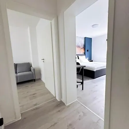 With Wifi, Kitchen And 4k Tv Essen