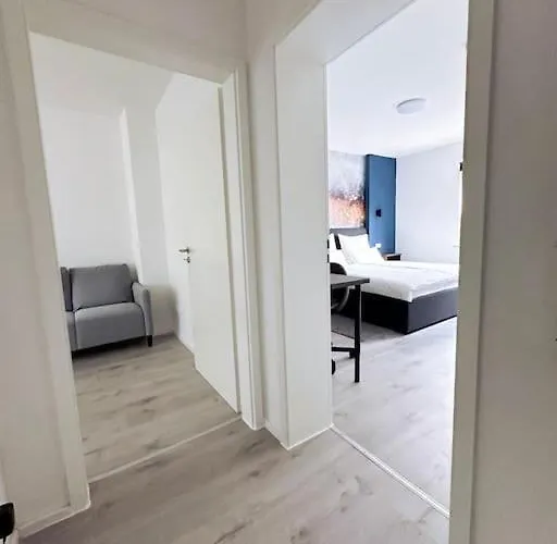 With Wifi, Kitchen And 4k Tv Essen